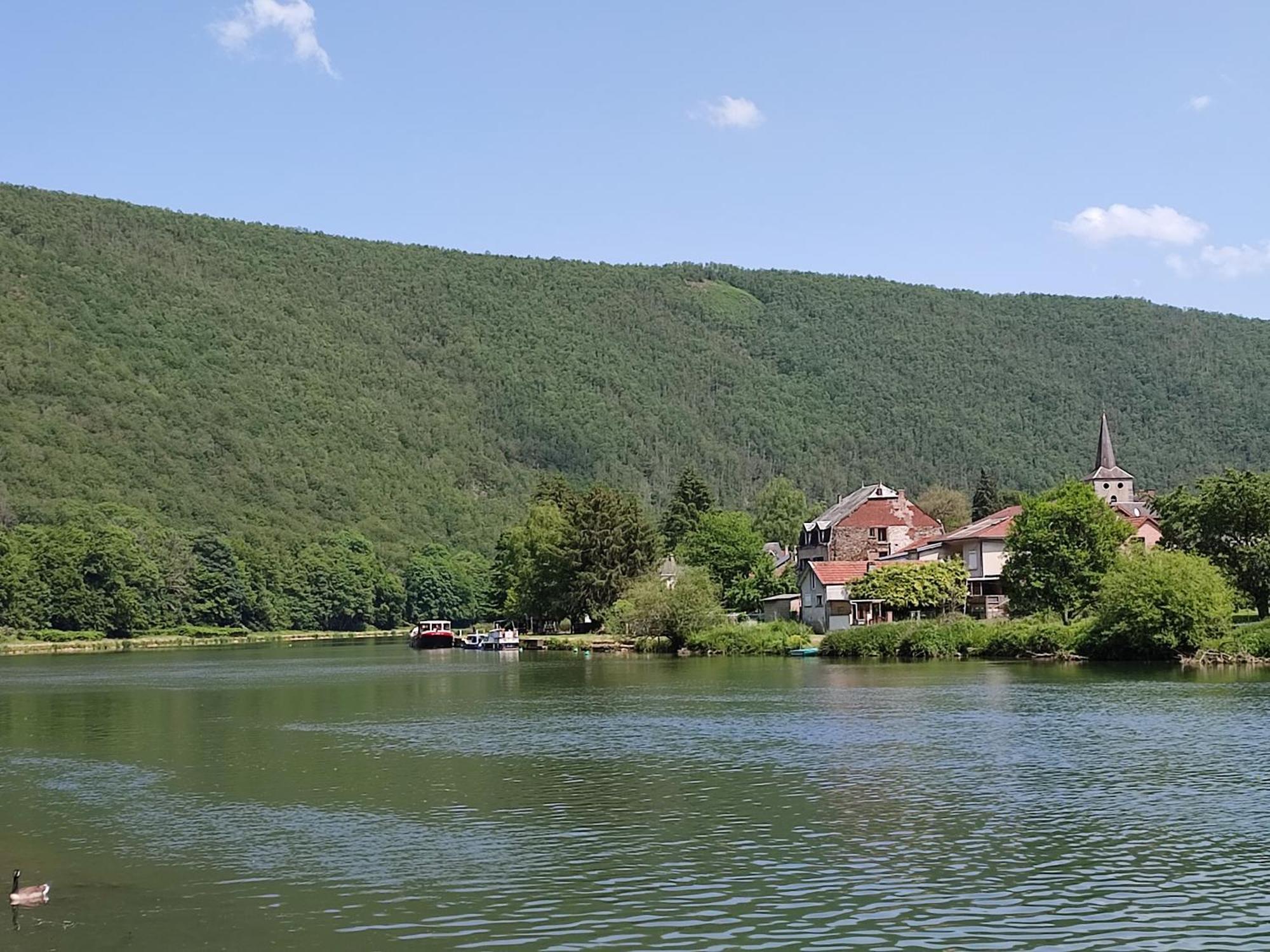 Revin  Entre Meuse Et Foret المظهر الخارجي الصورة
